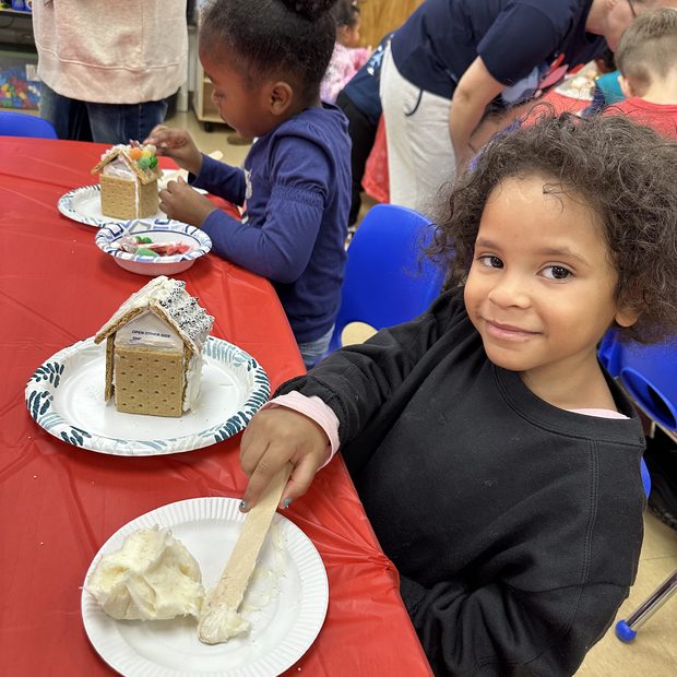 Kindergarteners at General Herkimer Elementary making gingerbread houses with SSMV staff.
